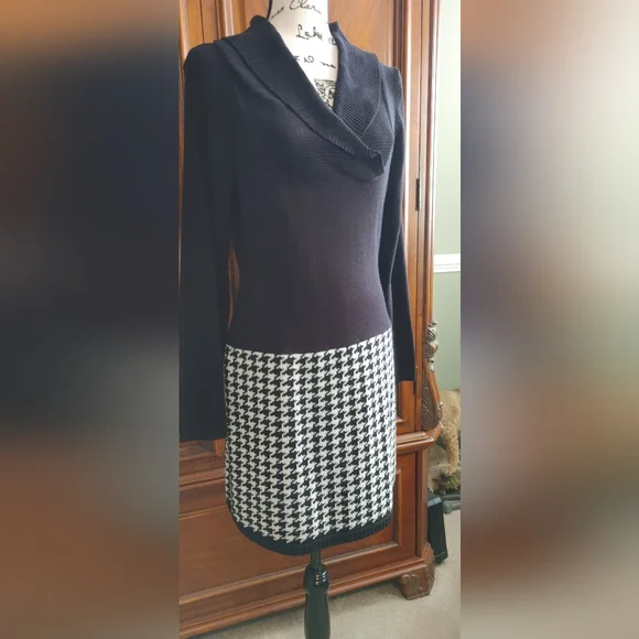 Venus sweater dress, black & black/white houndstooth pattern at skirt, size M - Picture 1 of 5